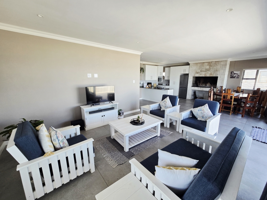 4 Bedroom Property for Sale in Kleinkrantz Western Cape